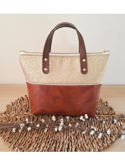 Sac à main artisanal en simili cuir fait main, marron et doré, face arrière.