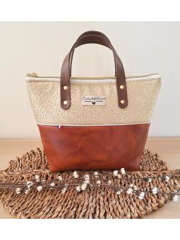 Sac à main artisanal en simili cuir fait main, marron et doré, face avant.