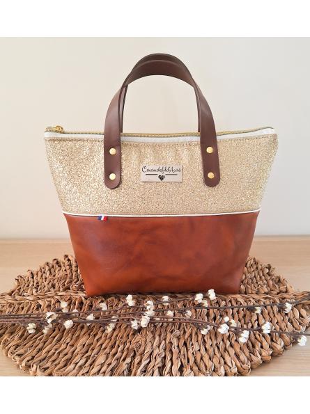 Sac à main artisanal en simili cuir fait main, marron et doré, face avant.