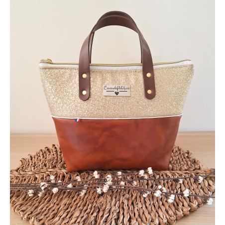 Sac à main artisanal en simili cuir fait main, marron et doré, face avant.