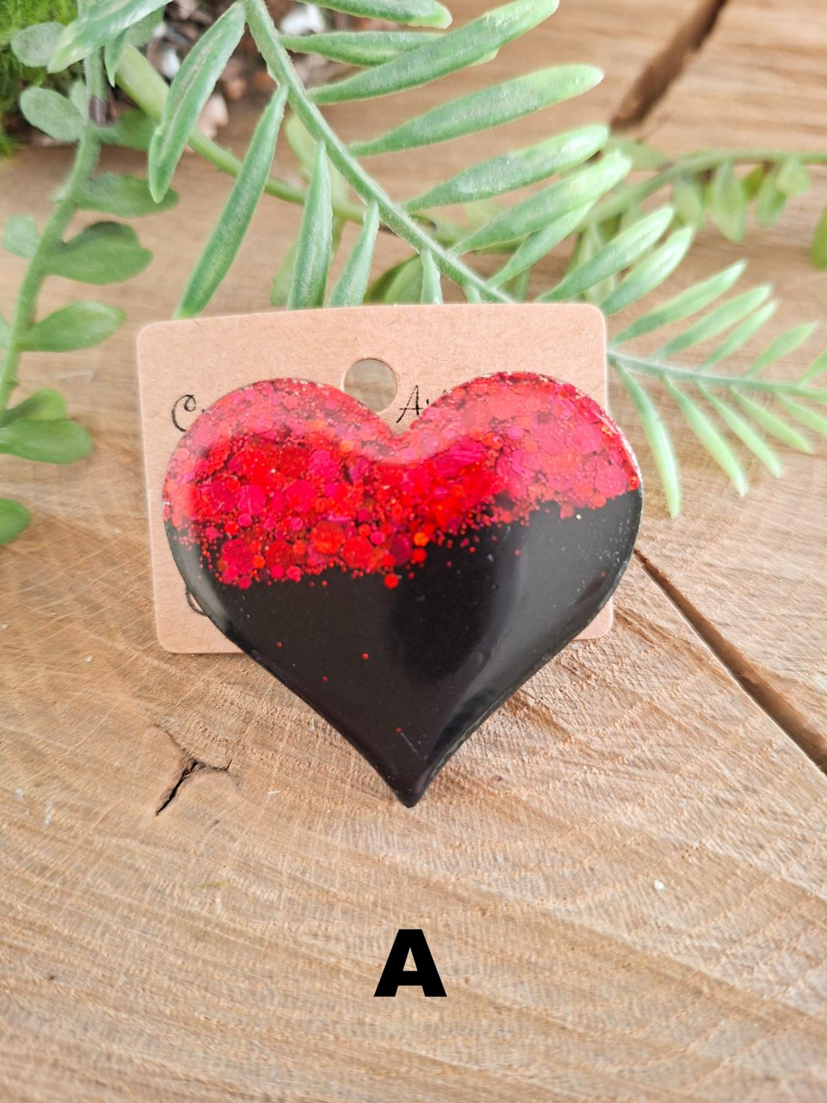 Broche artisanale pailletée en forme de cœur