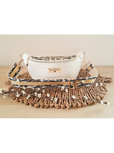 Sac banane artisanal blanc et léopard de face
